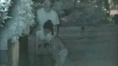 הברונטית דורשת שני זין שחורים בתחת סרטים לצפייה ישירה כחולים חינם בבת אחת.