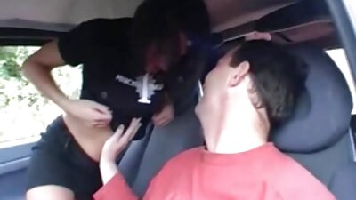 המעסה לקח את הילדה לפטיש רגליים וזיין אותה בתחת. סרטים לצפייה ישירה כחולים חינם