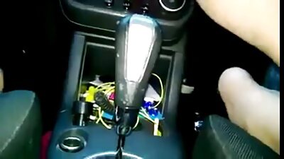 יופי עסקי אחרי העבודה קיים סרטוני פורנו לצפייה ישירה יחסי מין במכונית עם הנהג שלה.