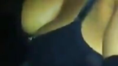 גבר דפק אישה שחורה בין סרטי סקס חינם לצפייה ישירה ציצים ובכובע.